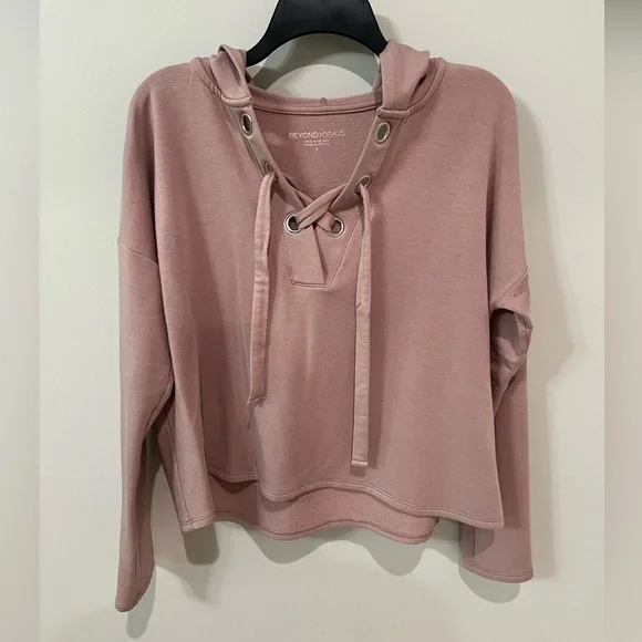 Beyond Yoga Mauve Lace-Up Cropped Sweatshirt - Picture 1 of 4